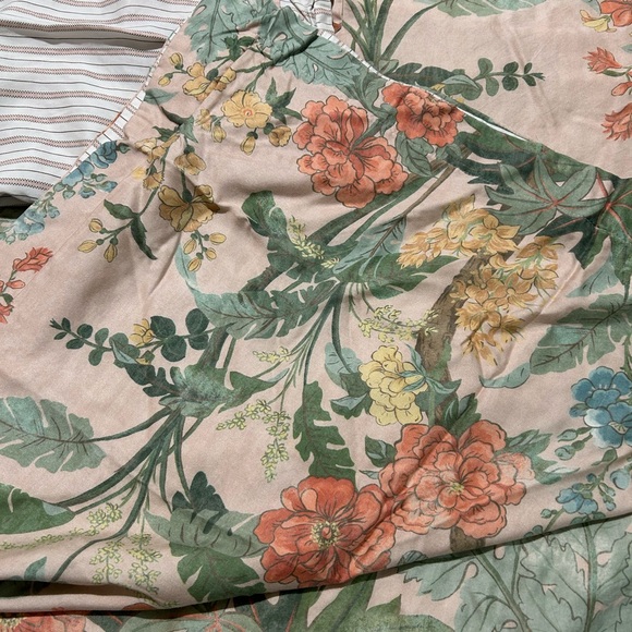 Pottery Barn Blush Floral - 2 standard pillow cases and 3 Euro shams. - Picture 5 of 7